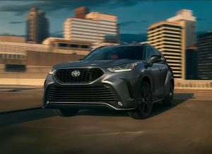 A black 2023 Chevy Highlander driving through a city near Noblesville, Indiana