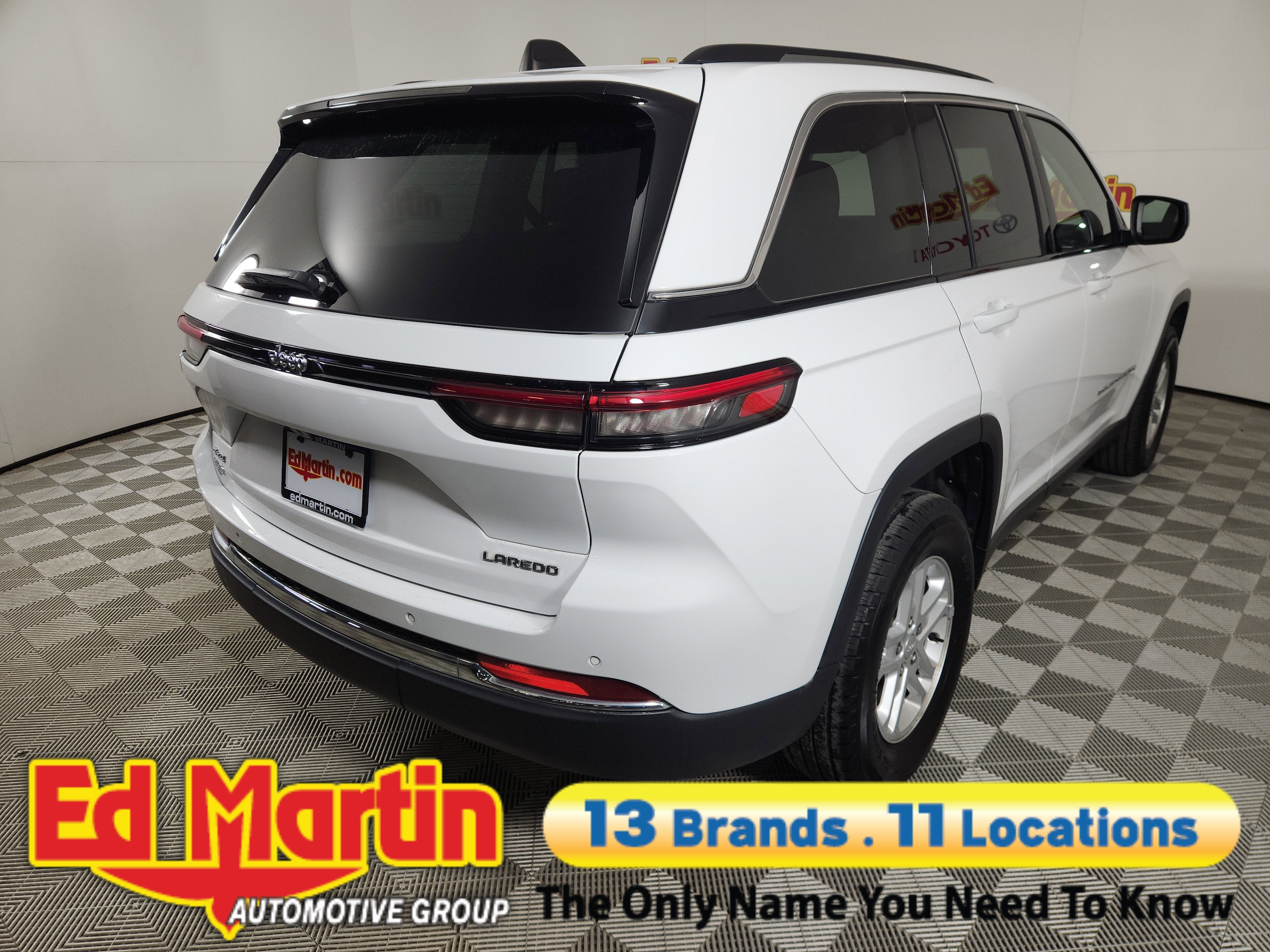 2023 Jeep Grand Cherokee Laredo