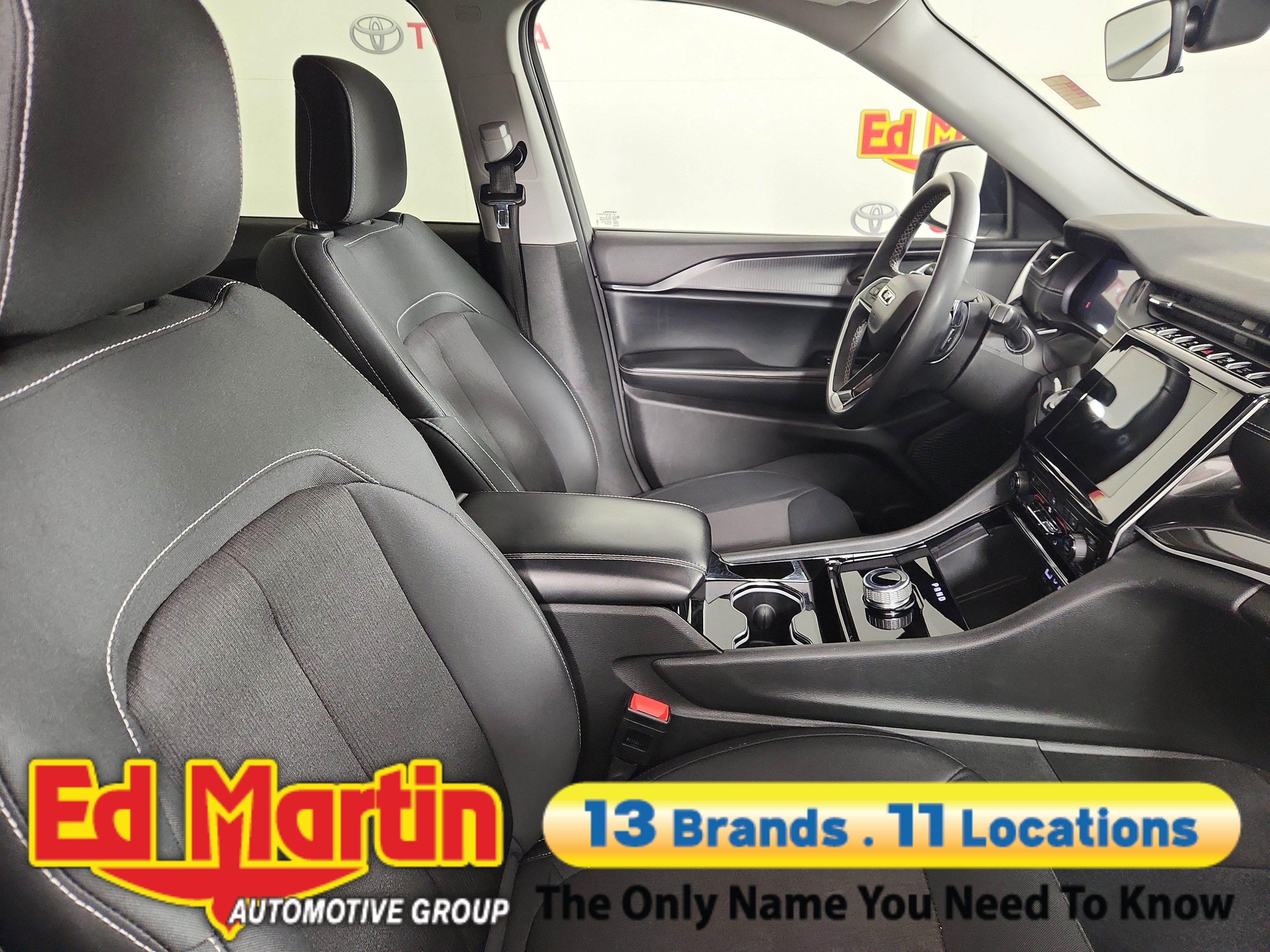 2023 Jeep Grand Cherokee Laredo