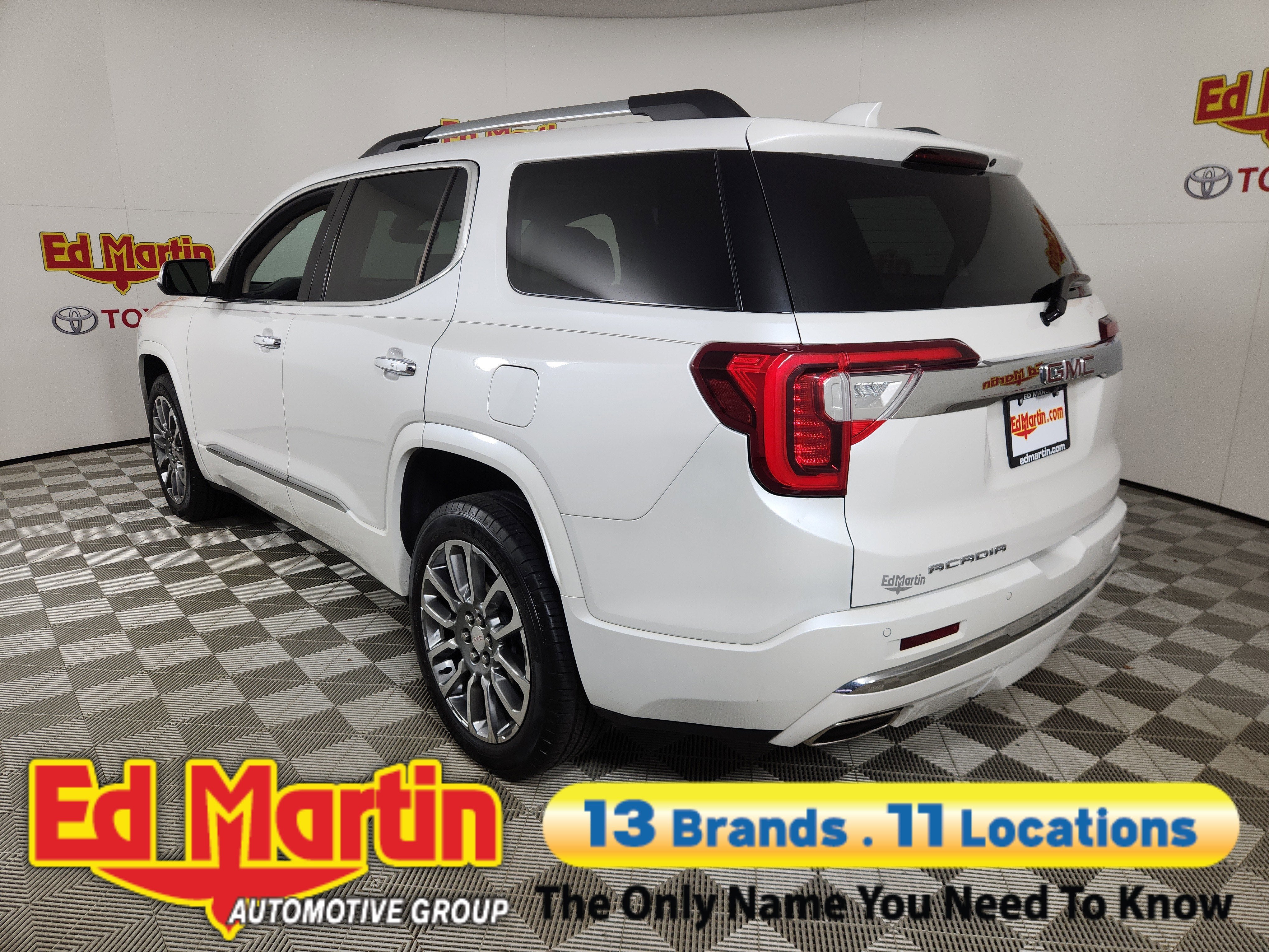 2023 GMC Acadia Denali