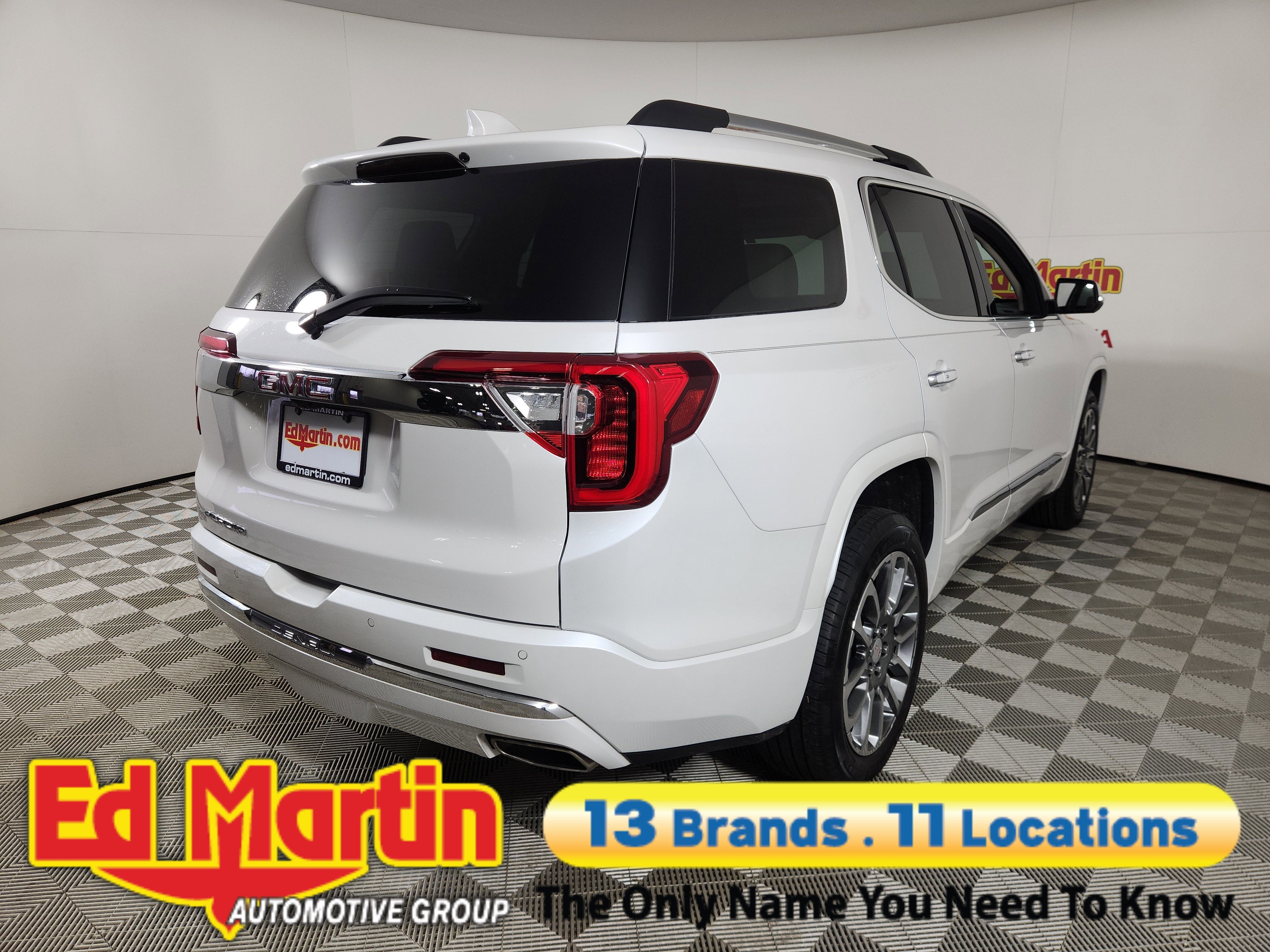 2023 GMC Acadia Denali