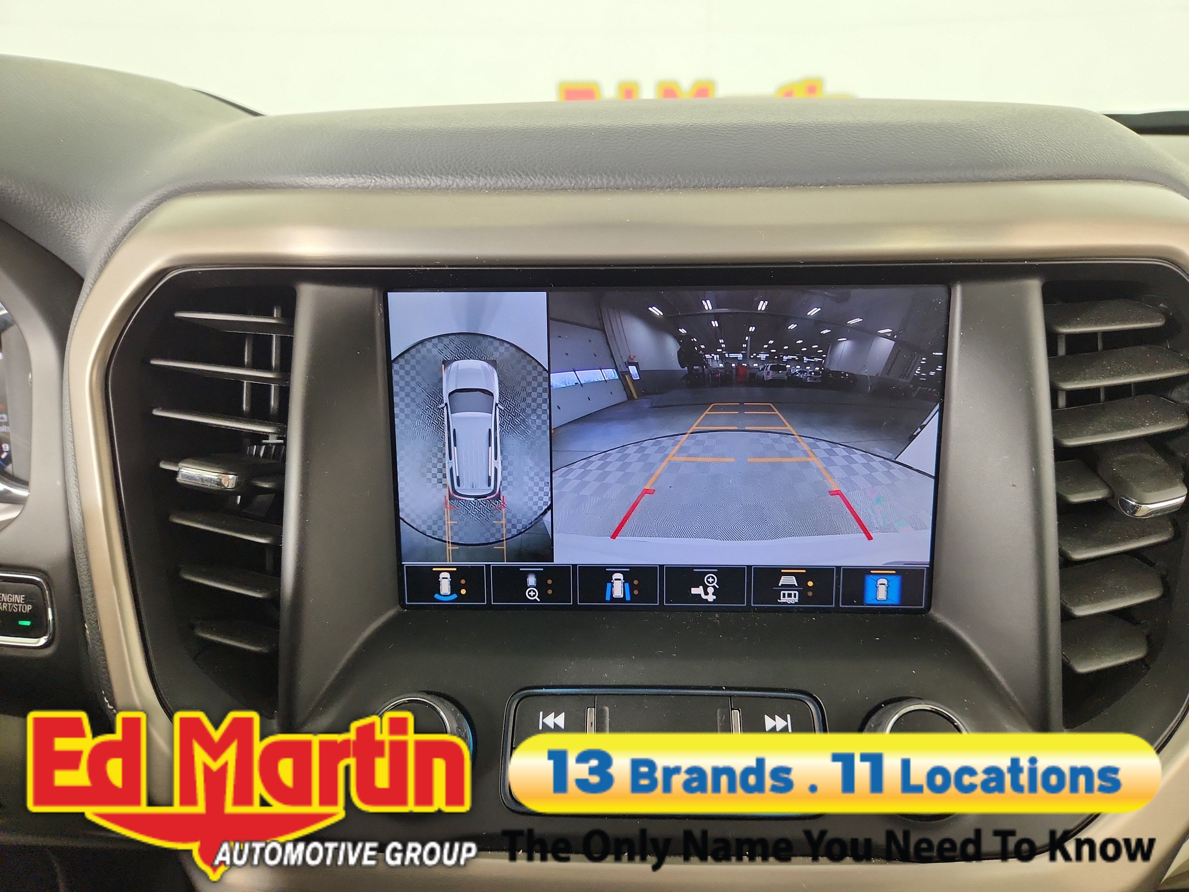 2023 GMC Acadia Denali