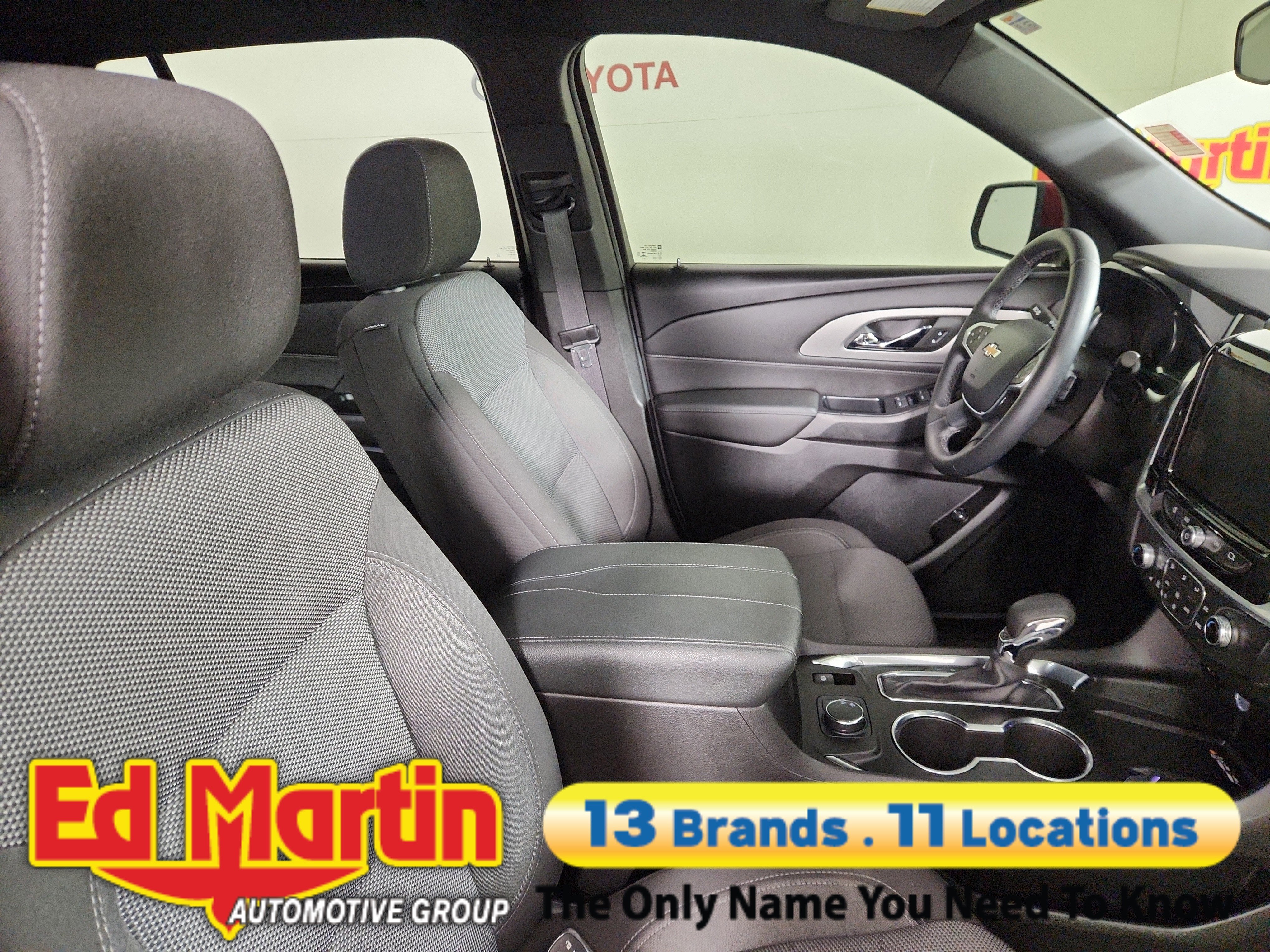 2023 Chevrolet Traverse LT Cloth