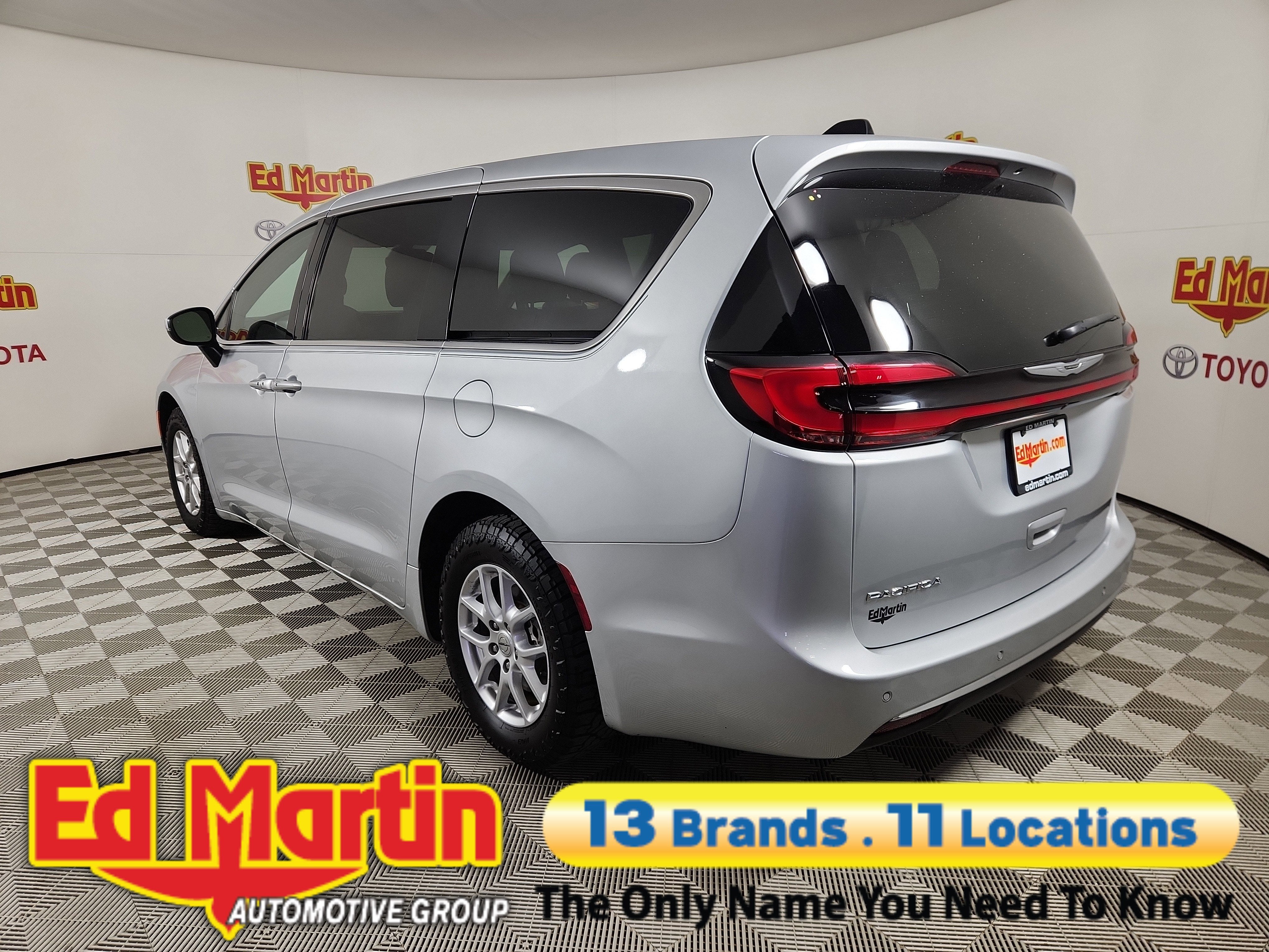 2023 Chrysler Pacifica Touring