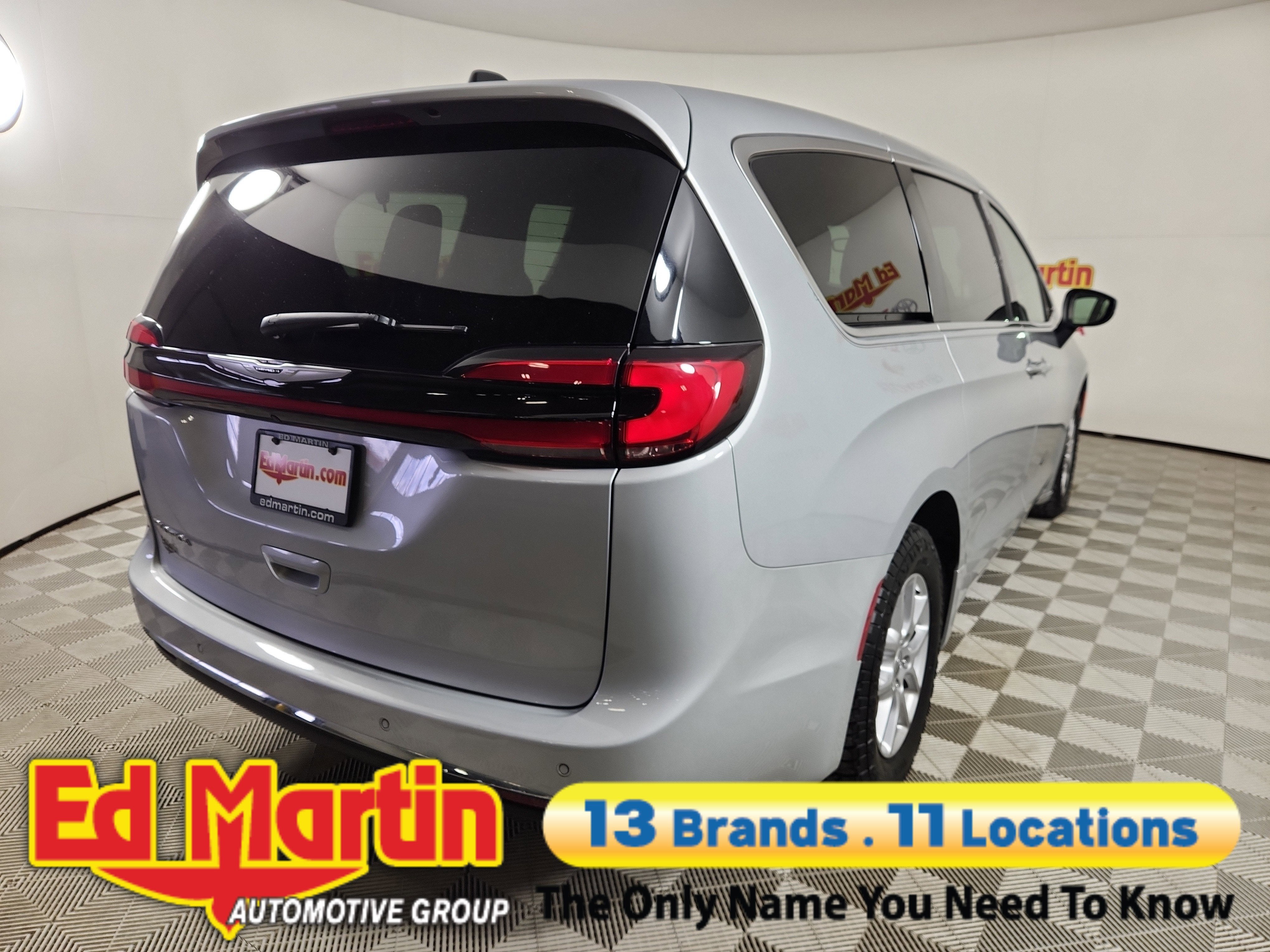 2023 Chrysler Pacifica Touring