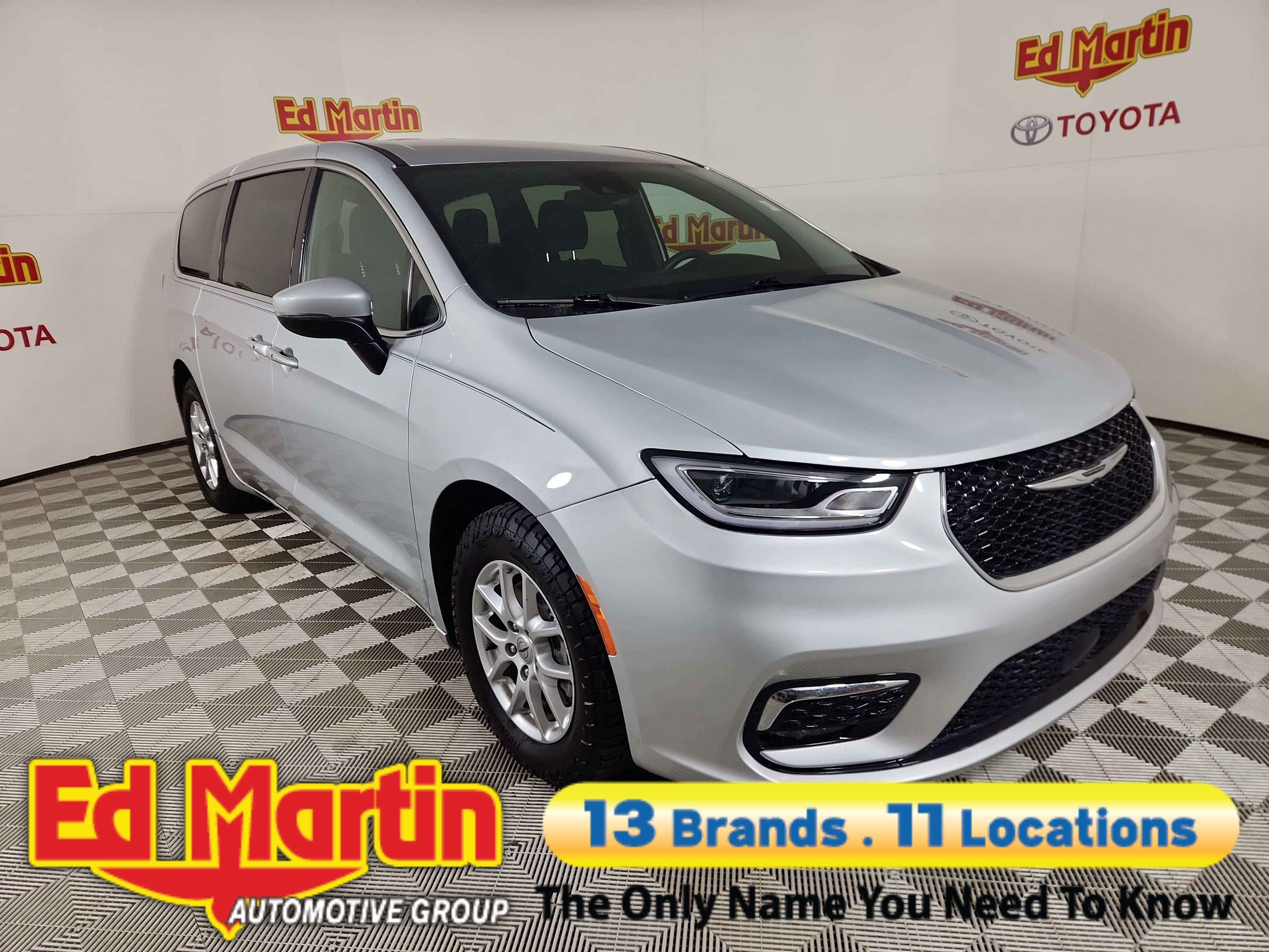 2023 Chrysler Pacifica Touring