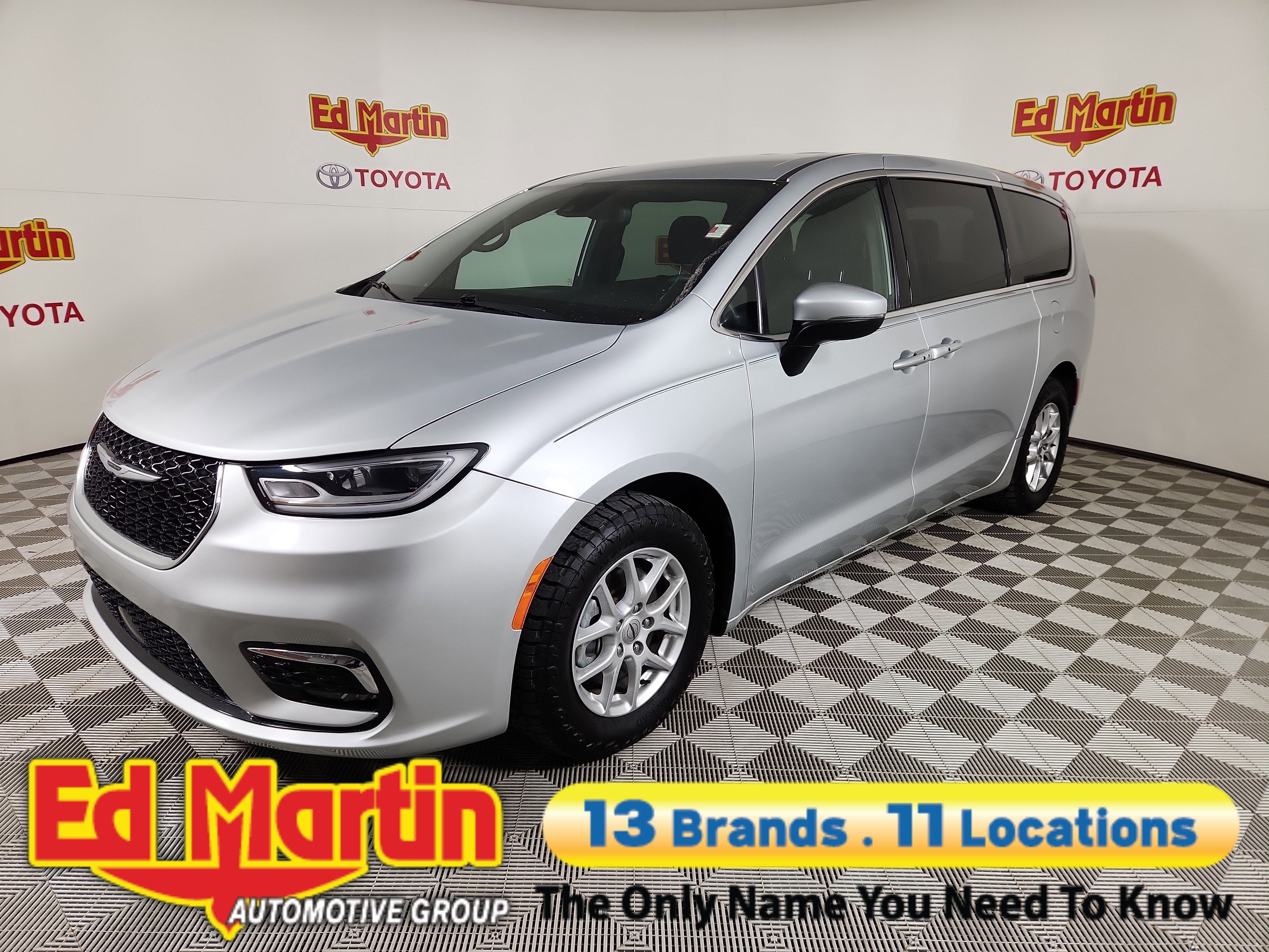 2023 Chrysler Pacifica Touring