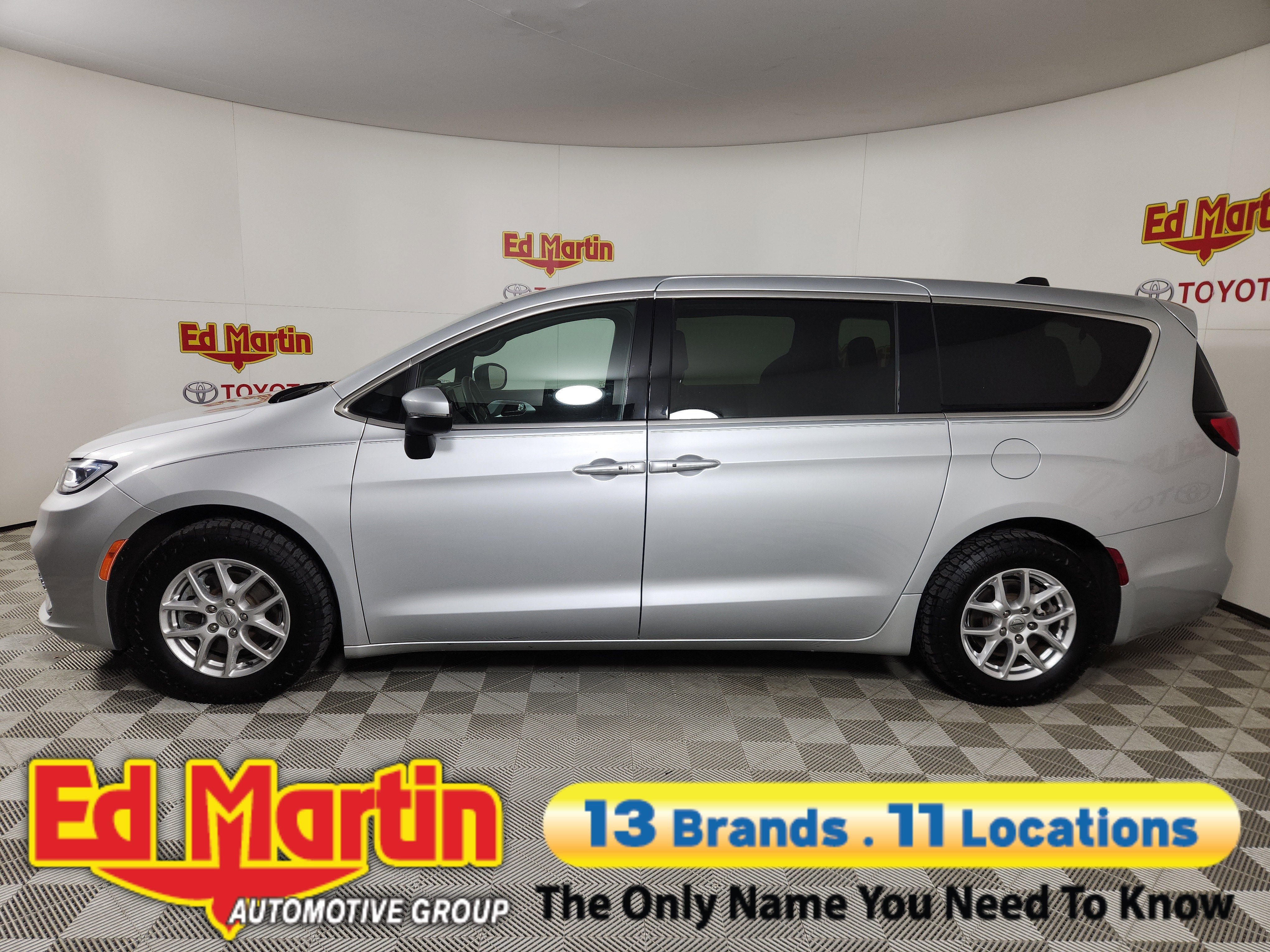 2023 Chrysler Pacifica Touring