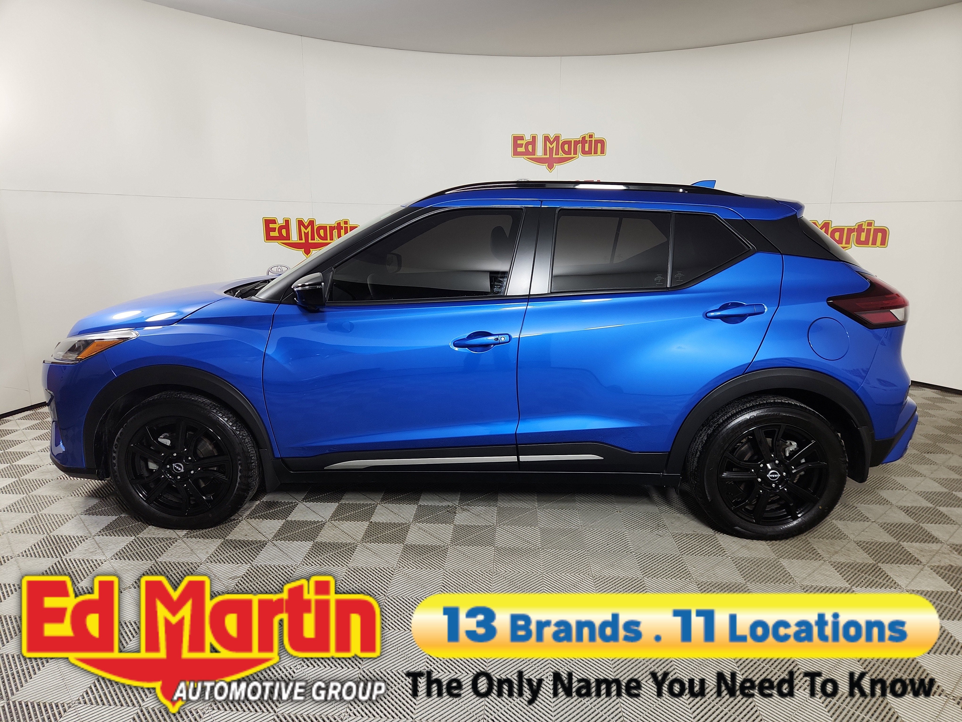 2023 Nissan Kicks SR