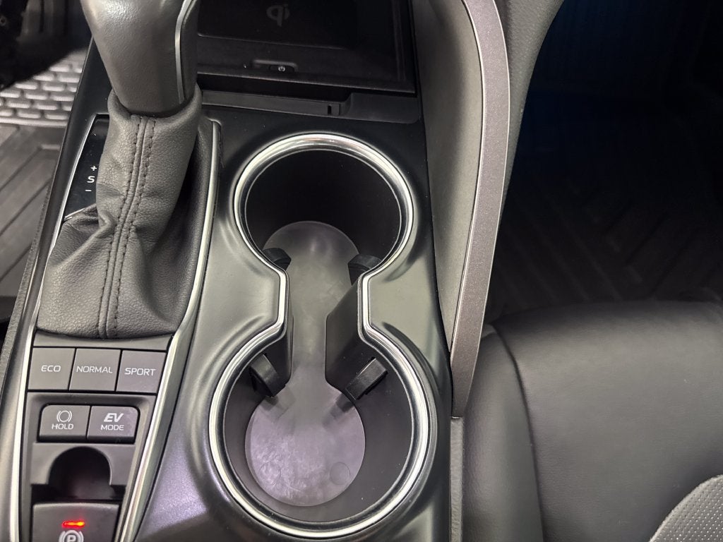 2020 Toyota Camry Hybrid XLE