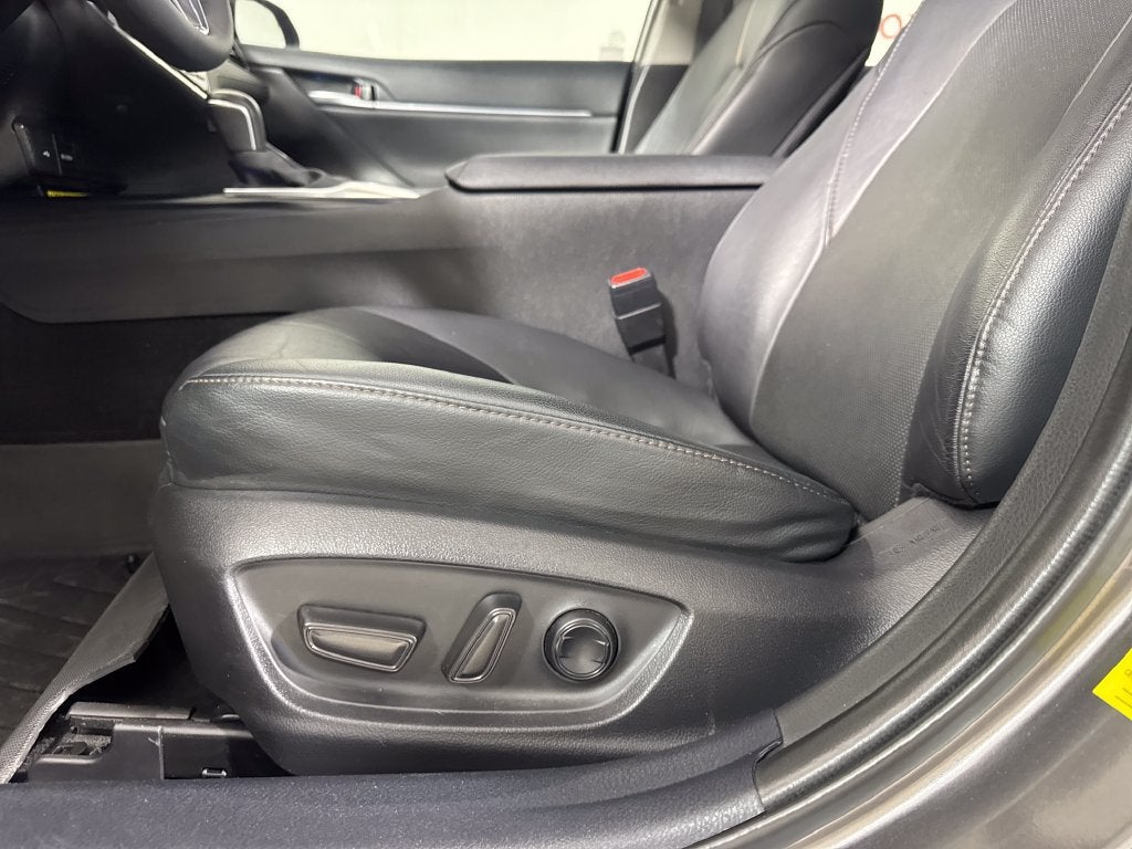 2020 Toyota Camry Hybrid XLE