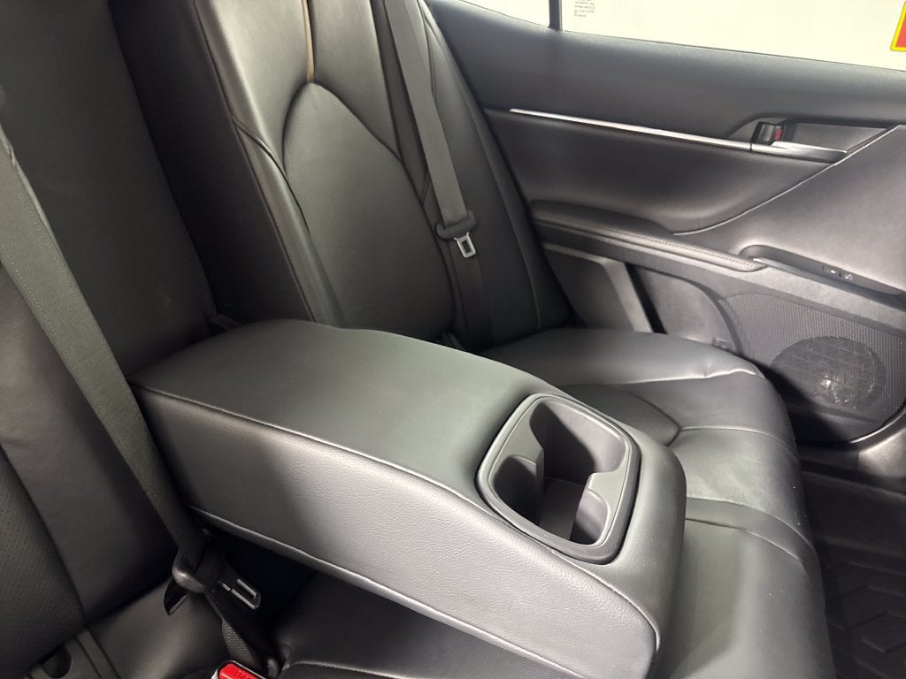 2020 Toyota Camry Hybrid XLE