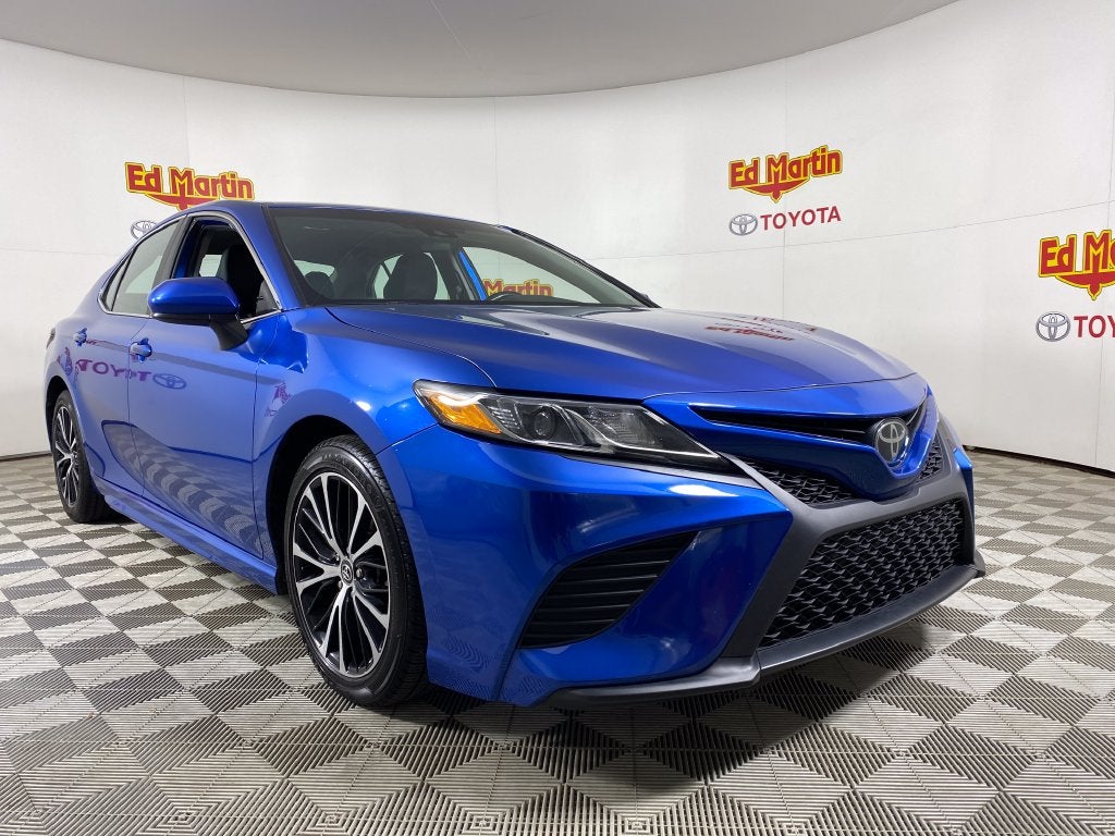2020 Toyota Camry SE