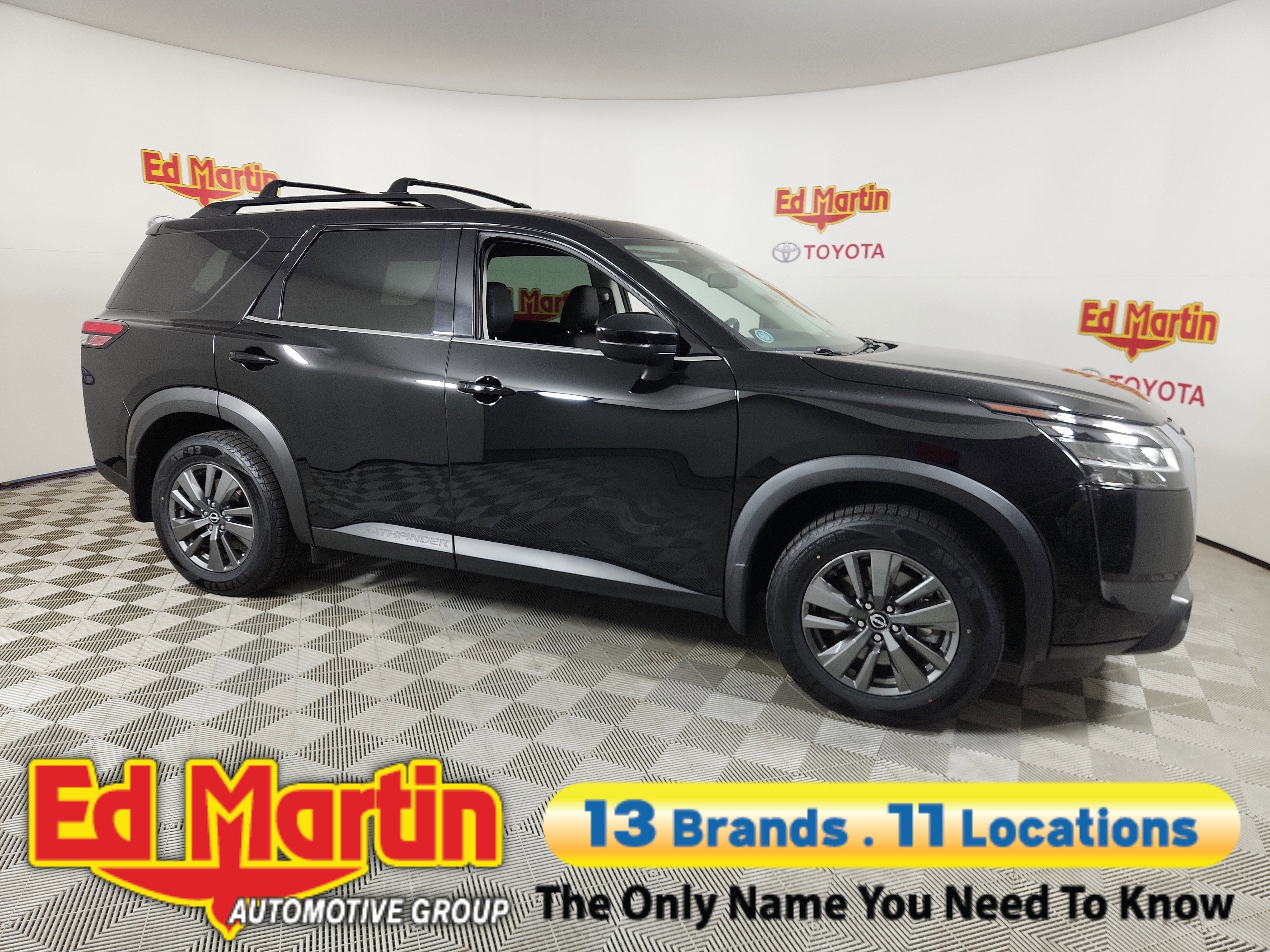 2022 Nissan Pathfinder SV 4WD's photo