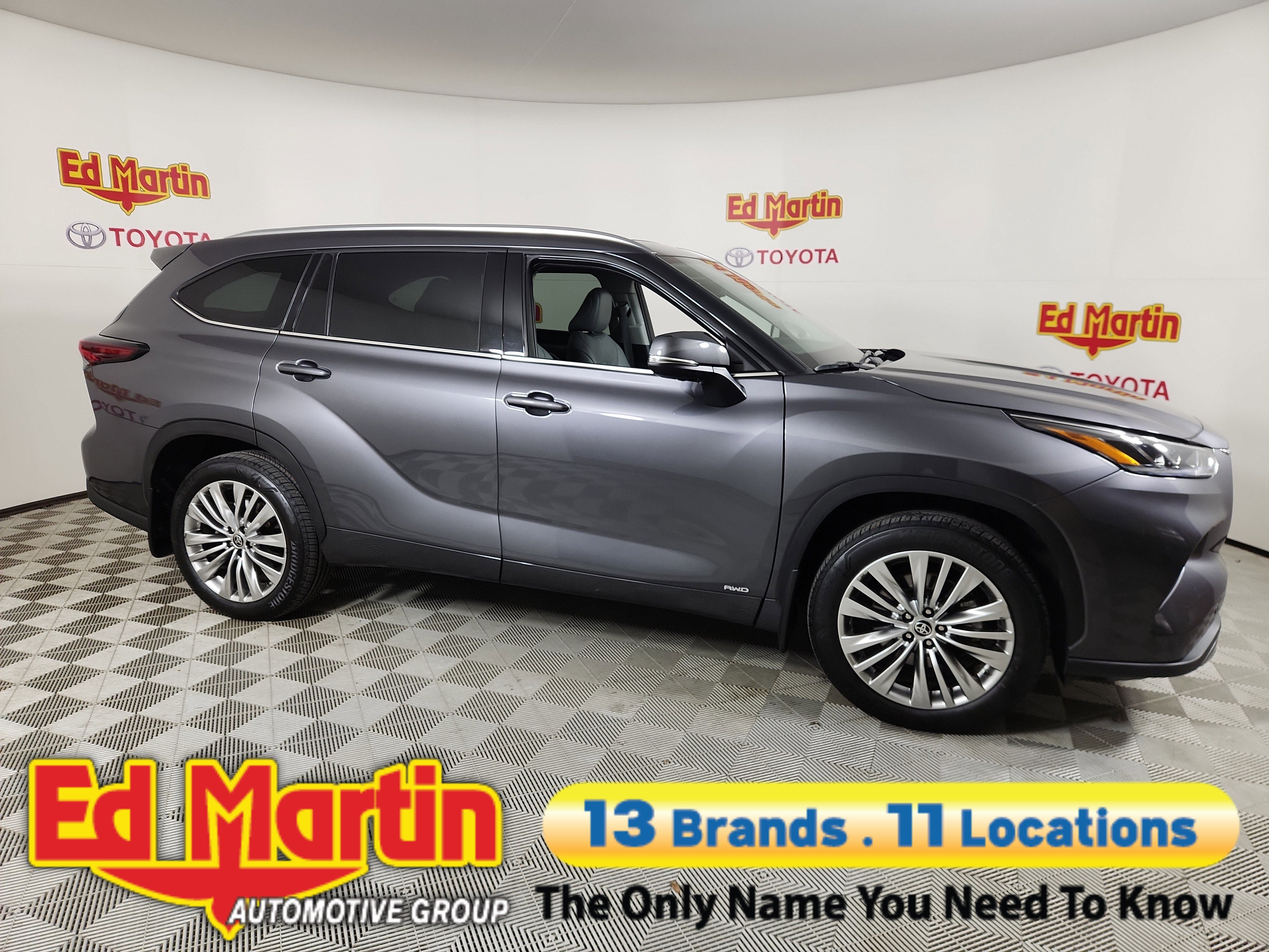 2025 Toyota Highlander Hybrid Platinum