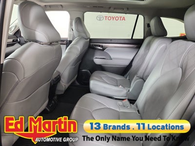 2025 Toyota Highlander Hybrid Platinum