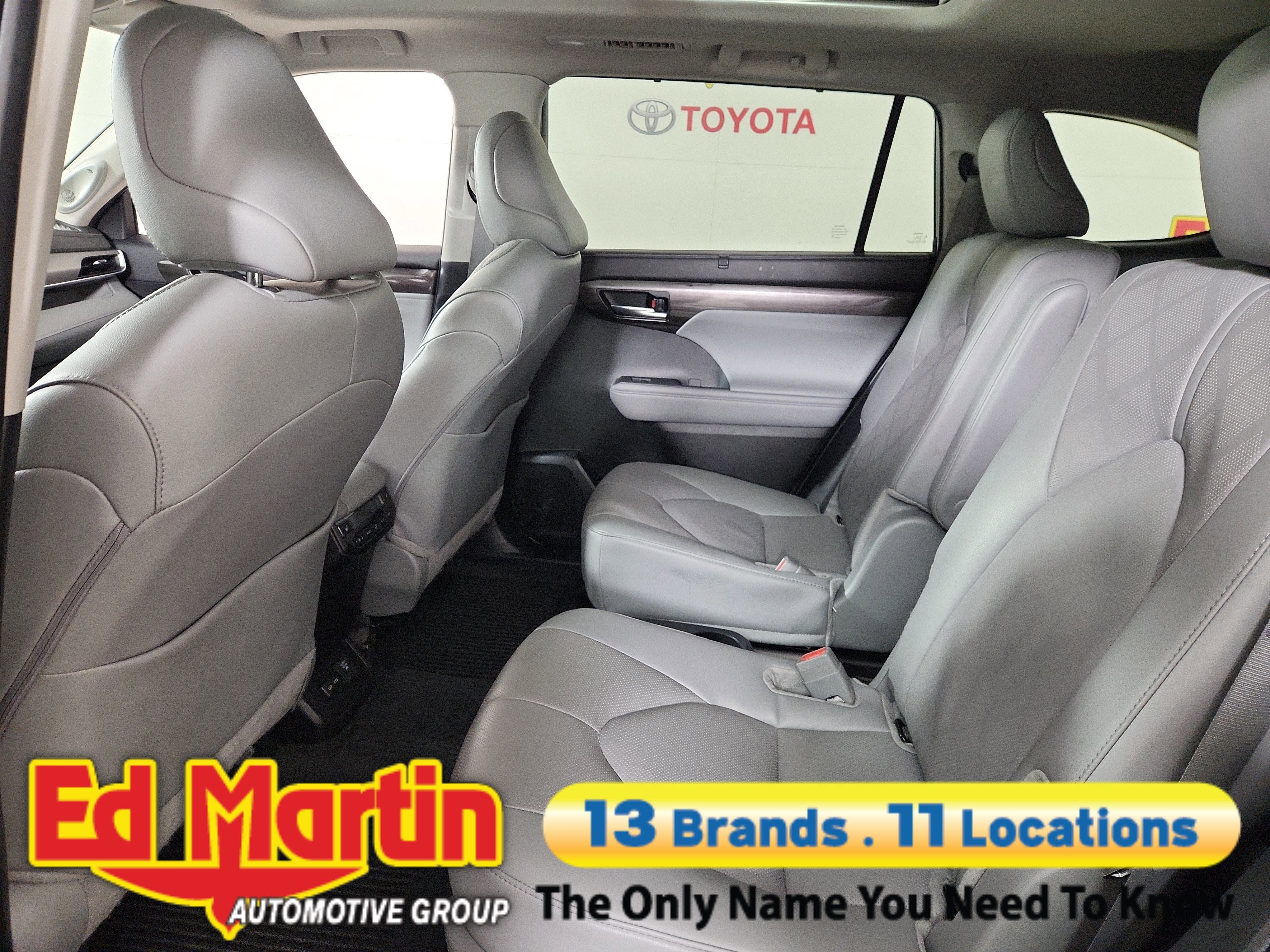 2025 Toyota Highlander Hybrid Platinum