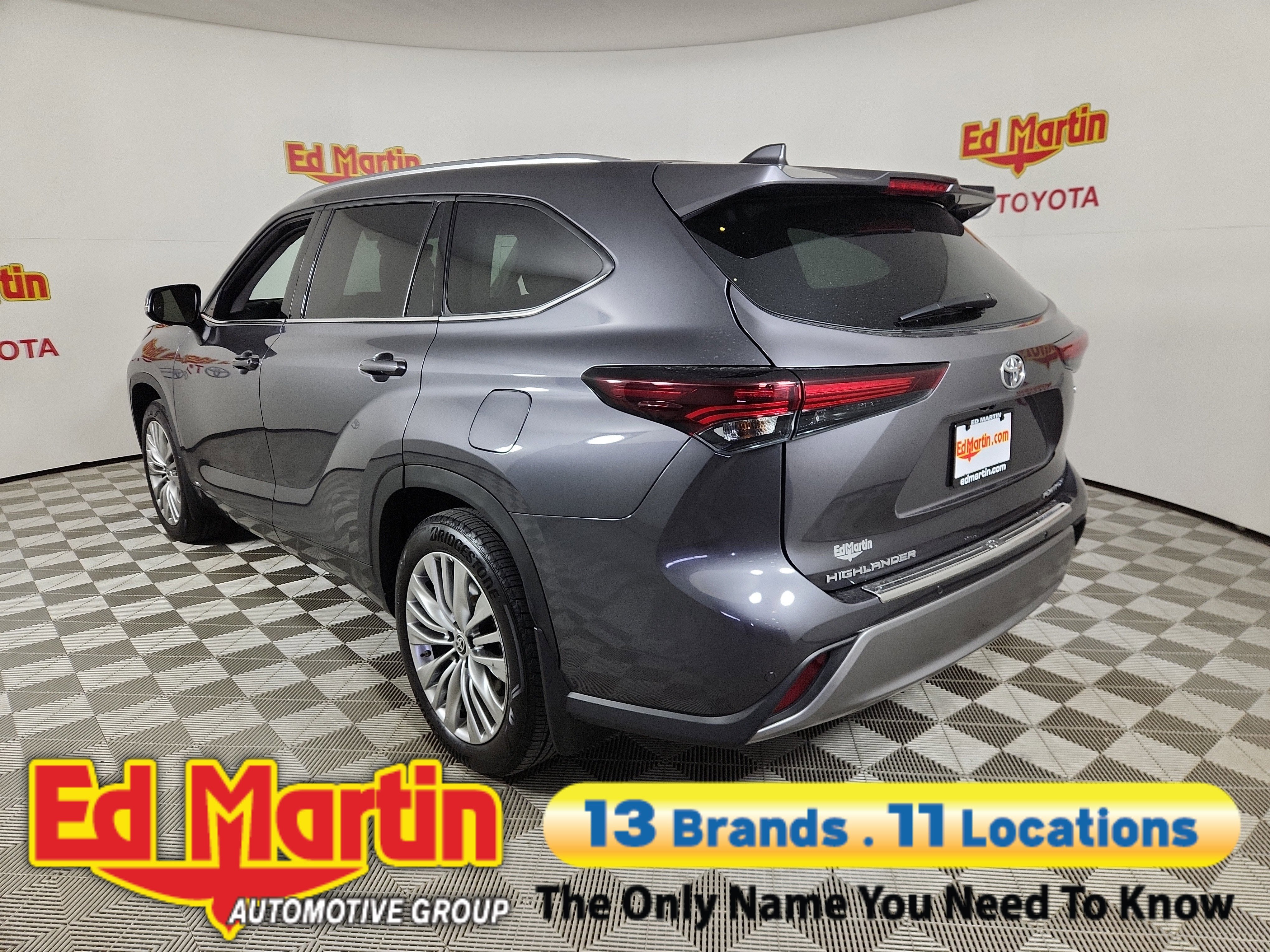 2025 Toyota Highlander Hybrid Platinum