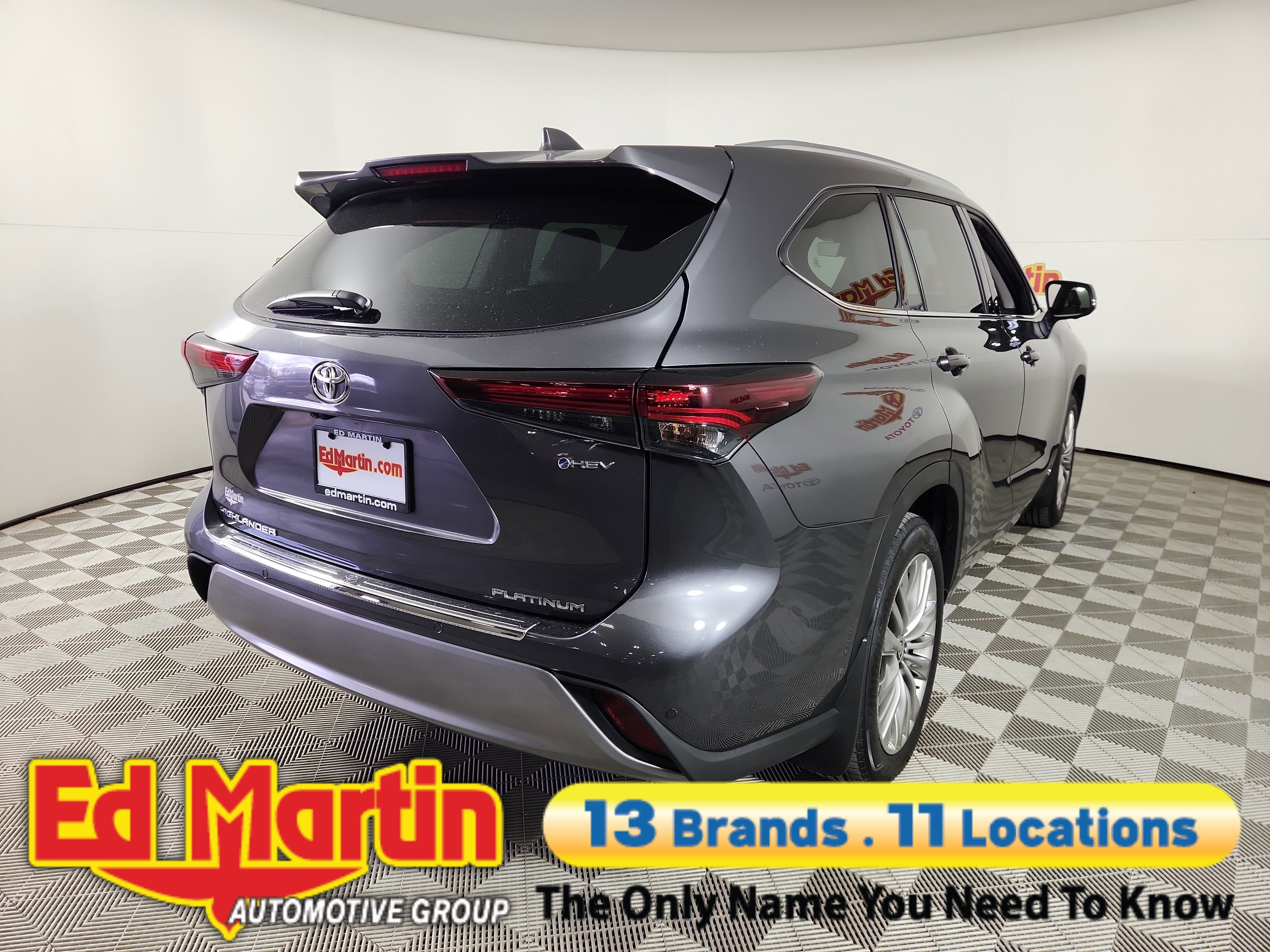 2025 Toyota Highlander Hybrid Platinum