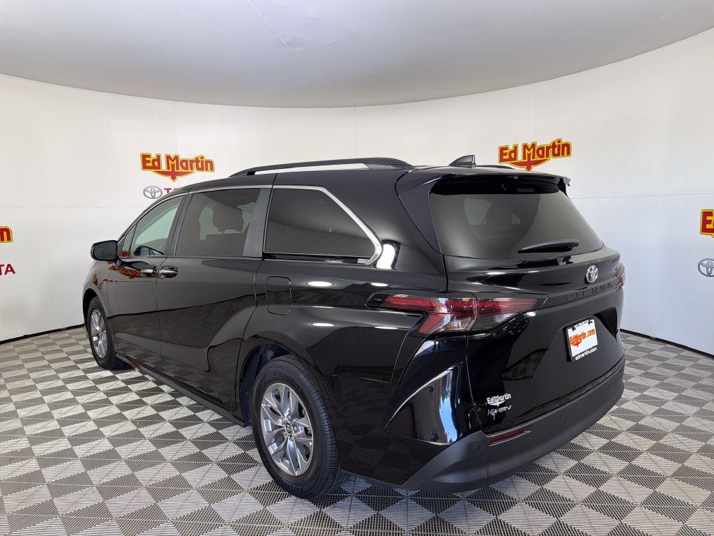 2026 Toyota Sienna XLE 8 Passenger