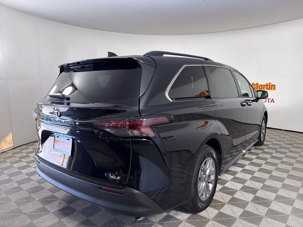 2026 Toyota Sienna XLE 8 Passenger