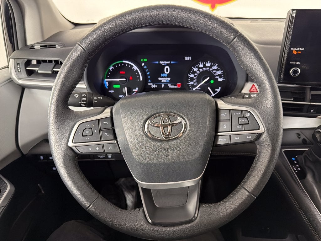 2026 Toyota Sienna XLE 8 Passenger