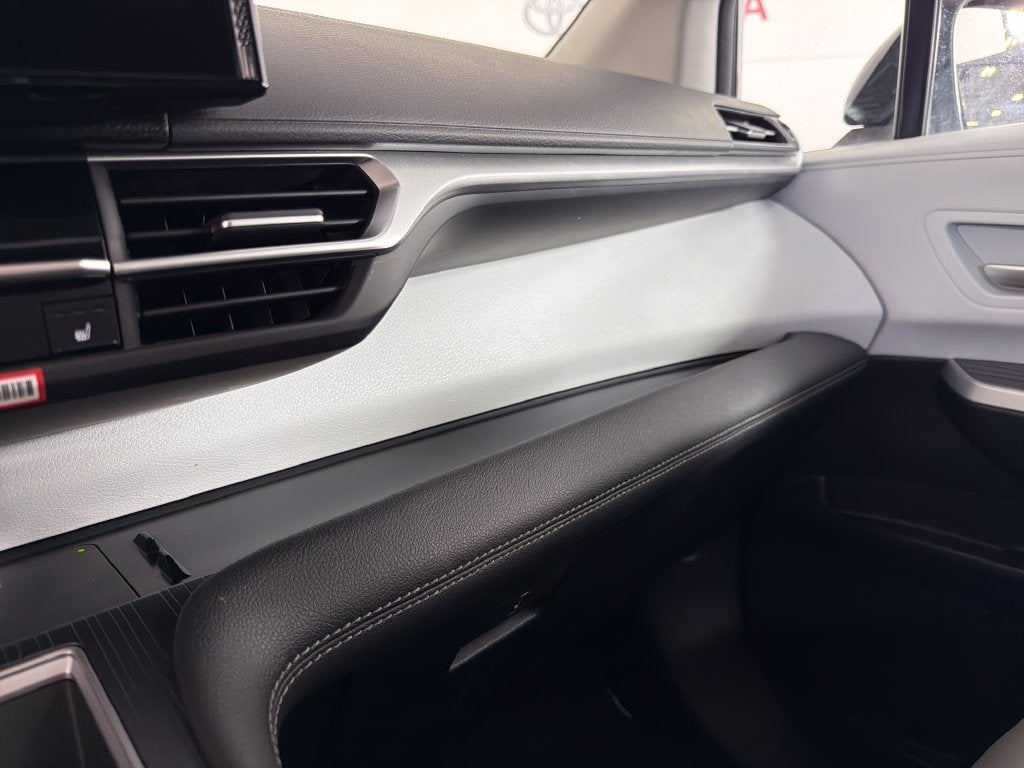 2026 Toyota Sienna XLE 8 Passenger