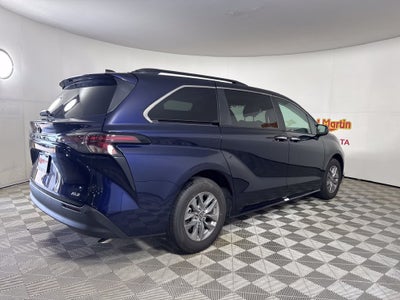 2026 Toyota Sienna XLE 8 Passenger