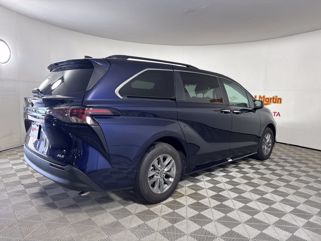2026 Toyota Sienna XLE 8 Passenger