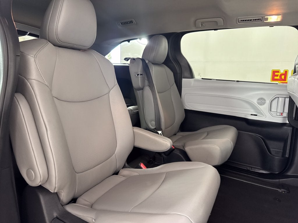 2026 Toyota Sienna XLE 8 Passenger