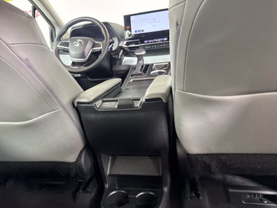 2026 Toyota Sienna XLE 8 Passenger