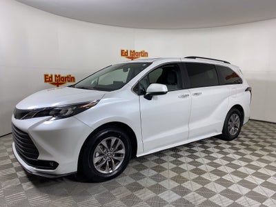 2026 Toyota Sienna XLE 8 Passenger