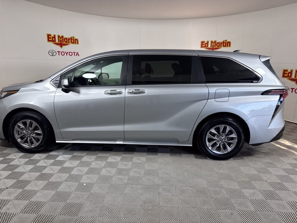2023 Toyota Sienna XLE 7 Passenger