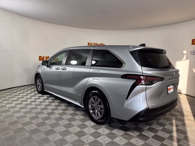 2023 Toyota Sienna XLE 7 Passenger