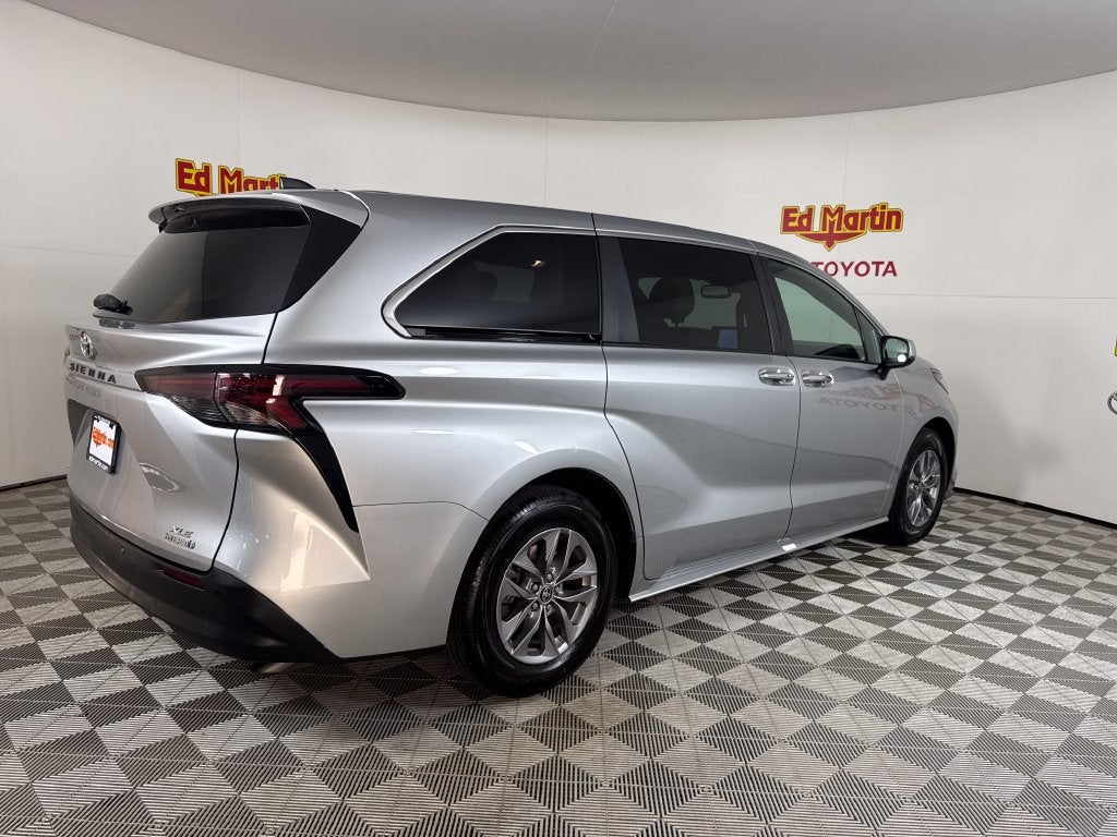 2023 Toyota Sienna XLE 7 Passenger